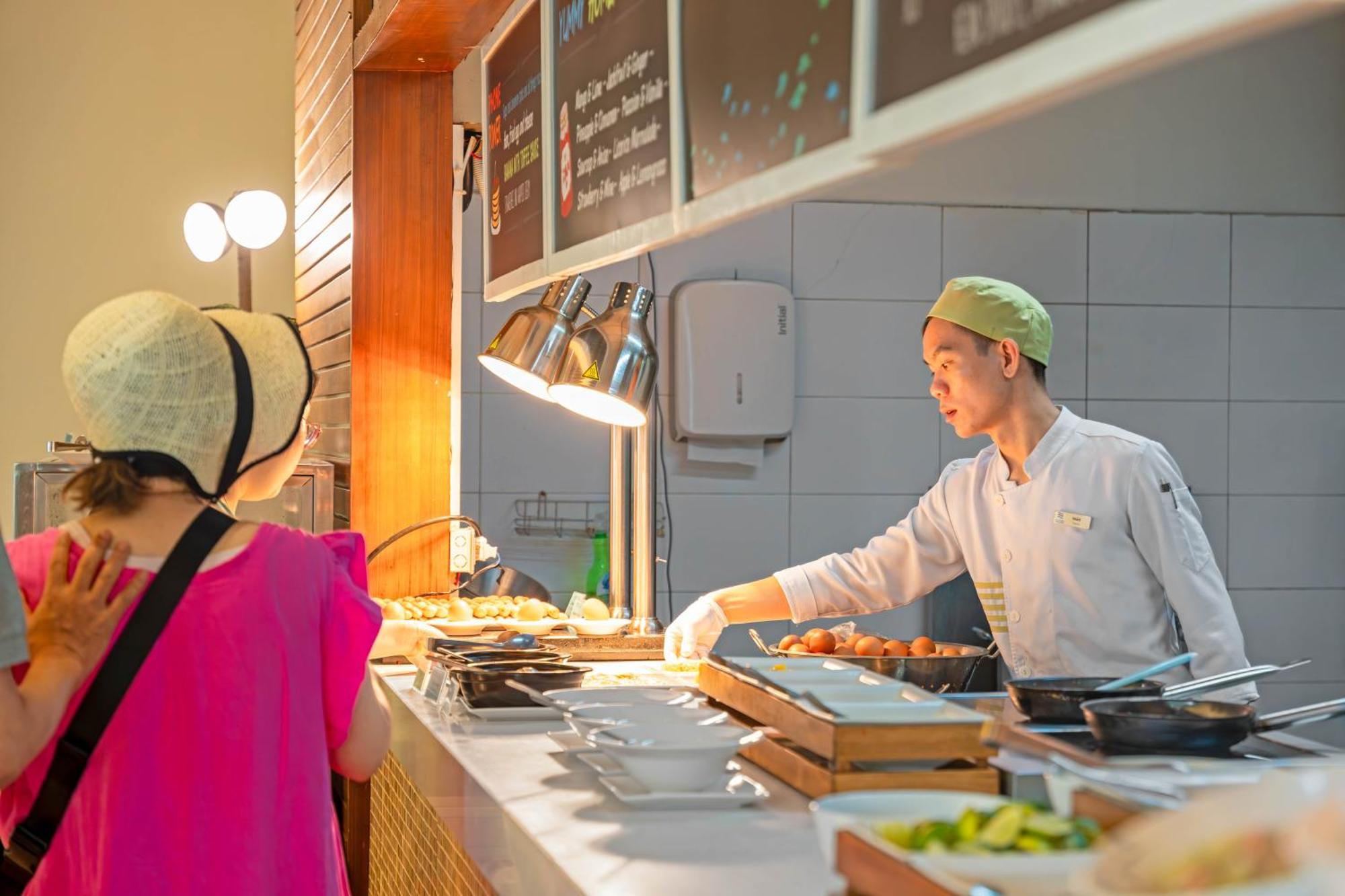 A La Carte Da Nang Beach Exterior photo