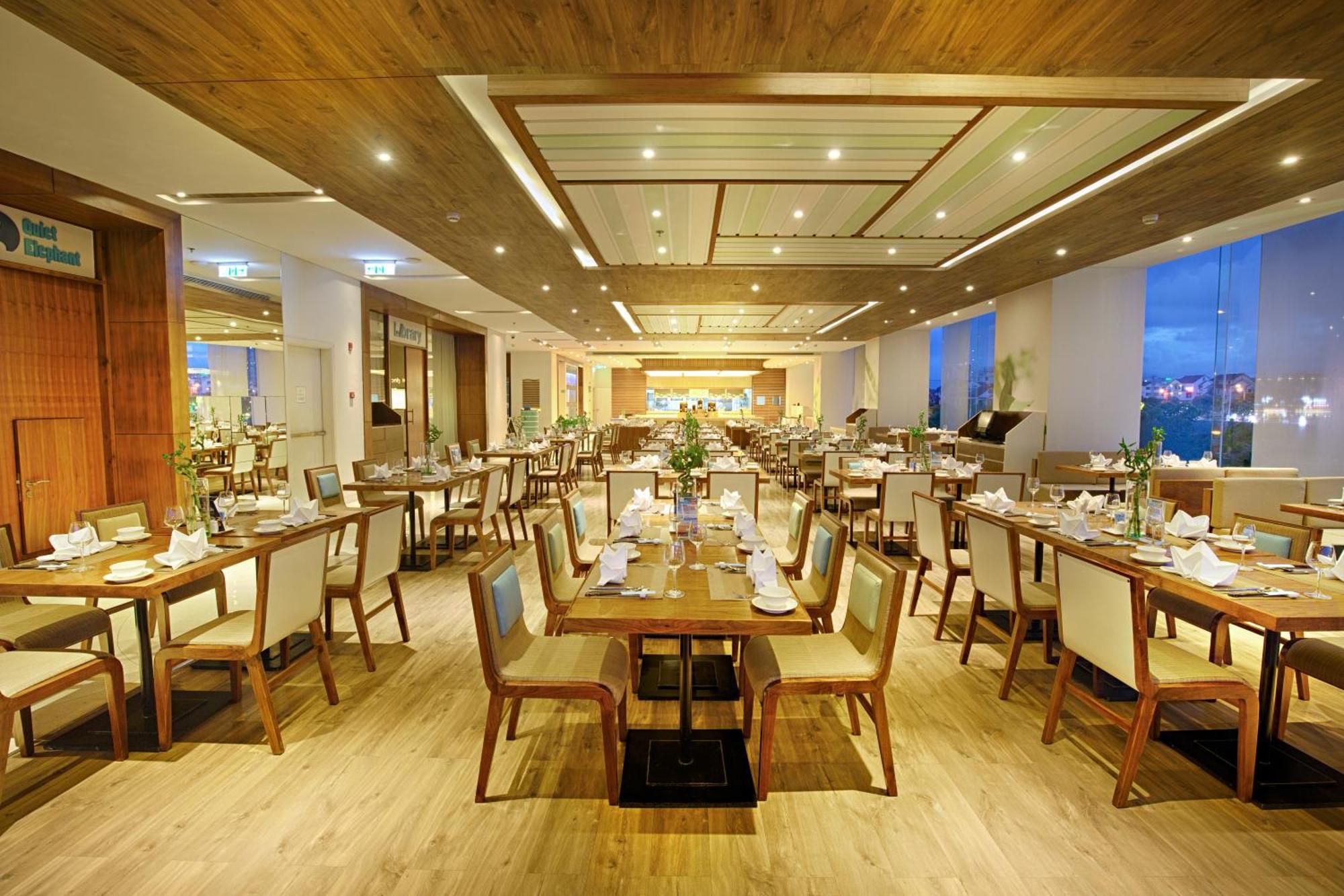 A La Carte Da Nang Beach Exterior photo
