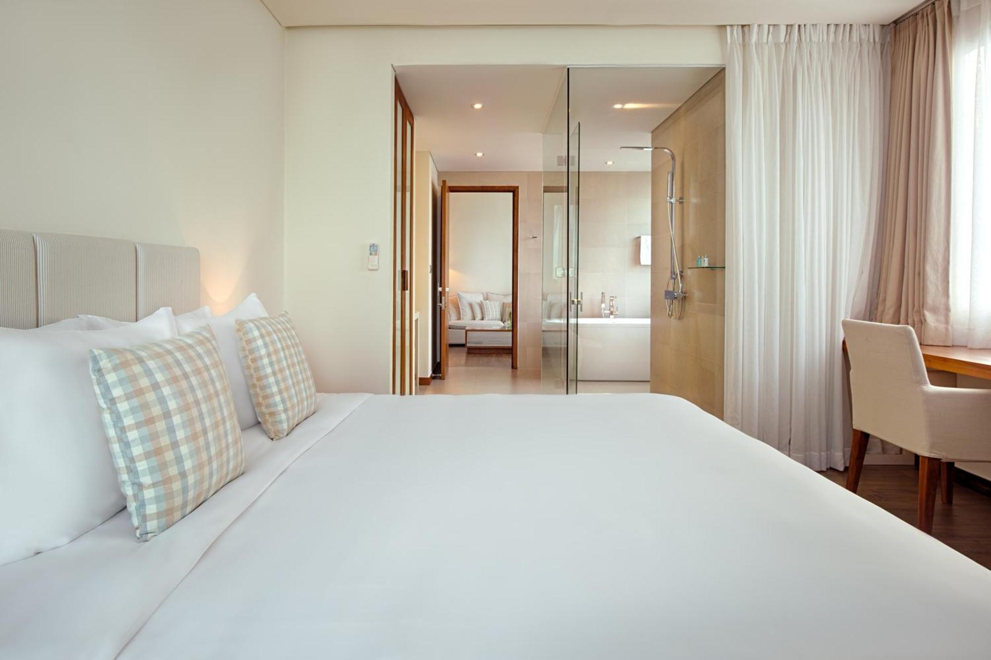 A La Carte Da Nang Beach Exterior photo